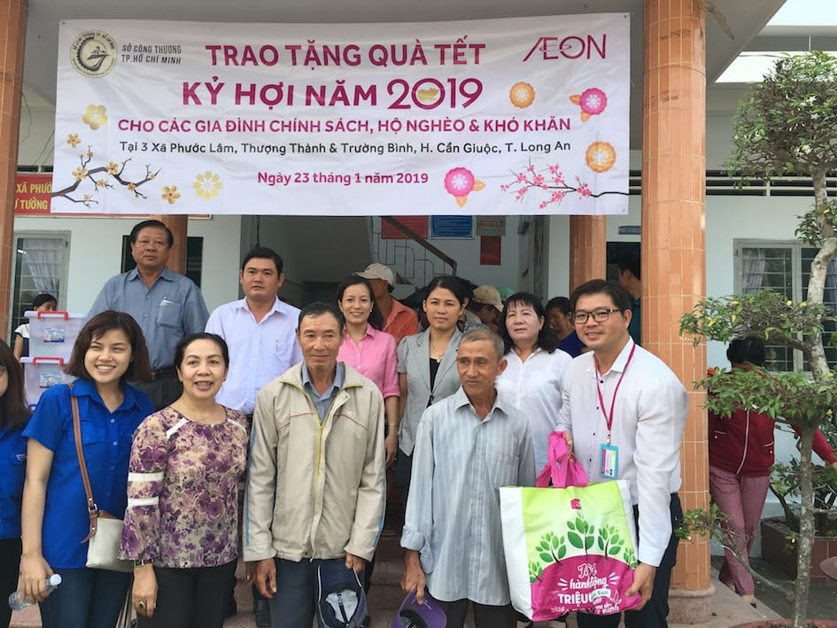 AEON cùng sở Công Thương tặng quà Tết Kỷ Hợi 2019 cho hộ khó khăn