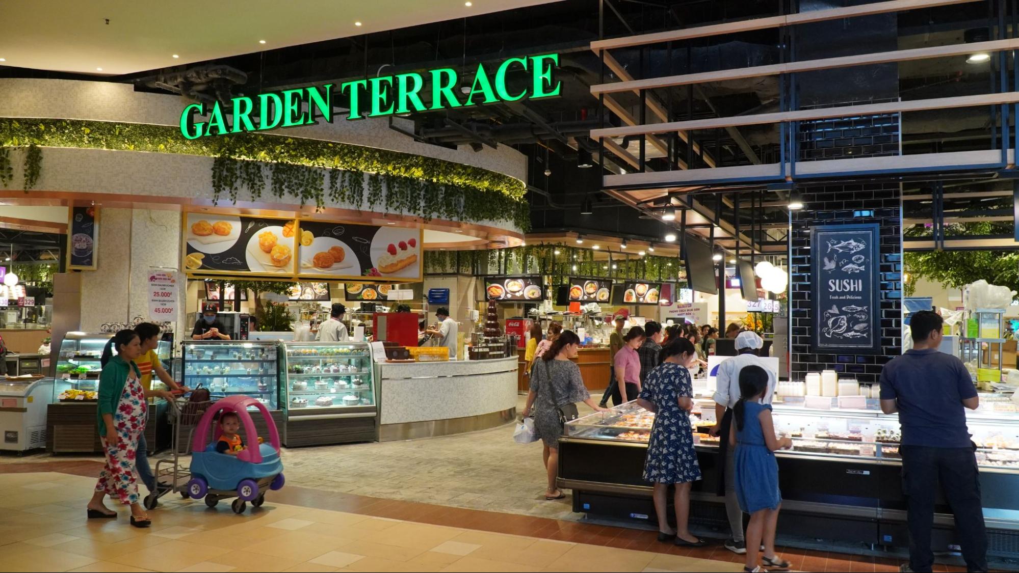 Khu vực DELICATESSEN nằm ở tầng trệt tại các cơ sở miền Nam và tầng 1 tại các cơ sở miền Bắc