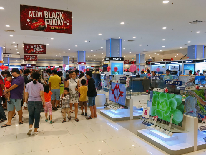 Khu vực trưng bày Tivi thông minh tại TTBHTH & Siêu thị AEON.